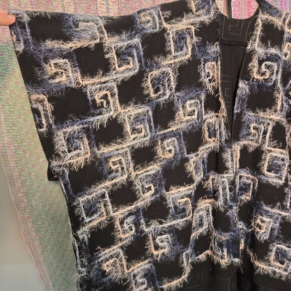 Handmade Wool and Silk Square Pattern Vest - Picture 4 of 5